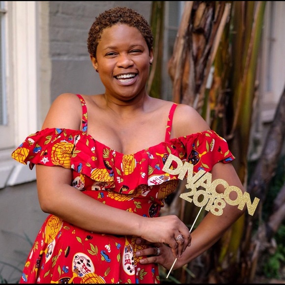 Meet your Posher, Fashionista - Picture 1 of 6